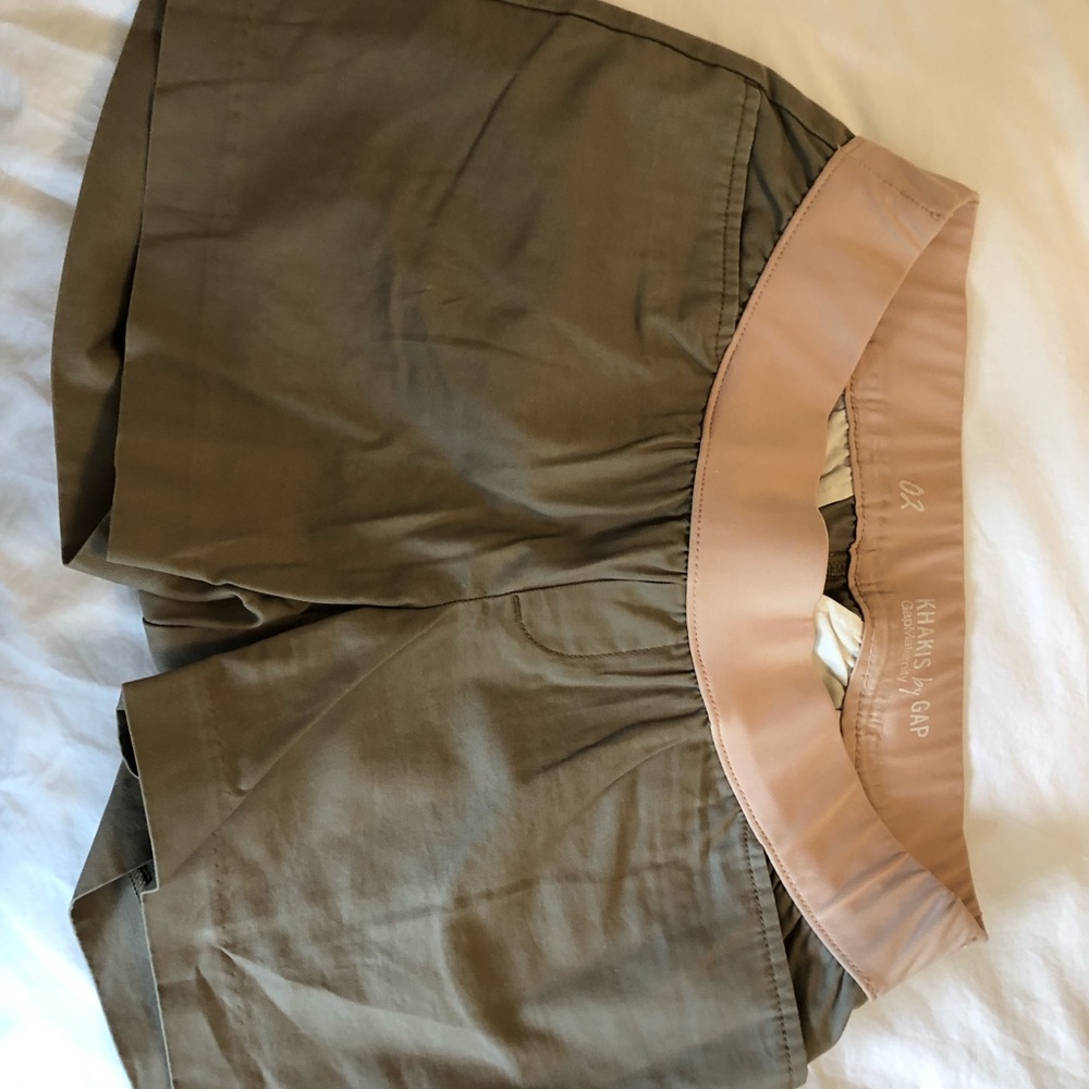 Gap Maternity Kakhi Shorts (Size 02)